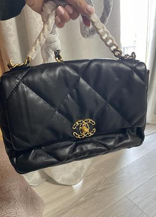 Сумка жіноча chanel 19 чорна зі шкіри з золотистими, сріблястими та мідними металевими деталями
