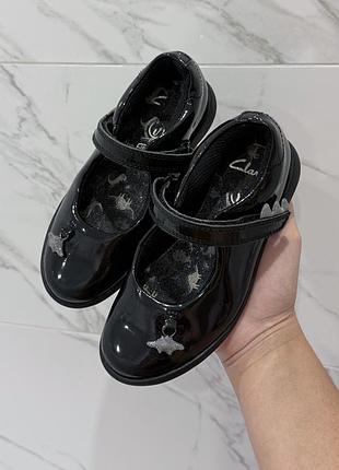 Туфлі для дівчинки clarks чорні, довжина устілки 19 см