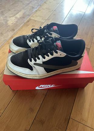 Кросівки чоловічі jordan 1 x travis scott low og “olive” чорні з білим