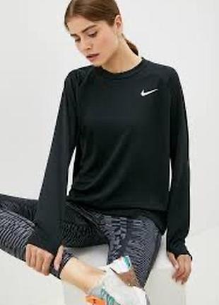 Кофта жіноча nike для бігу чорна