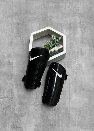 Щитки nike оригінал футбольні розмір м/l чорні захист найк для футболу