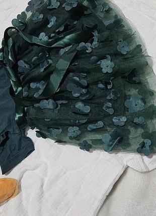 Сукня для дівчинки святкова зелена з об'ємними квітами