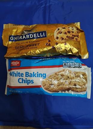 Шоколад ghirardelli semi-sweet chocolate chips та winco white baking chips