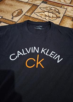 Футболка унісекс calvin klein чорна з логотипом