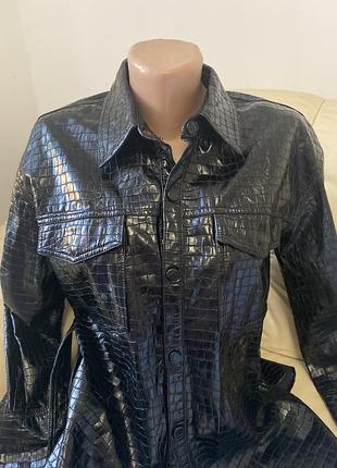 Продам куртку-сорочку від zara з еко шкіри з текстурою під крокодила та ременем