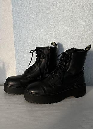Черевики dr. martens жіночі, чорні, розмір 38