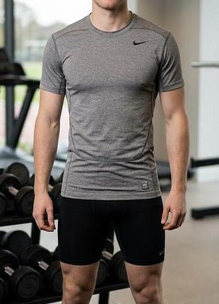 Спортивная компрессионная футболка nike pro combat dri-fit (m)