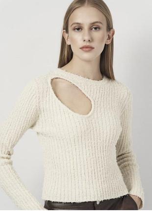 Класний мʼякий укорочений светр травичка zara з вирізом стильний бежевий светр із вирізом на грудях бежевий ексклюзивний светр