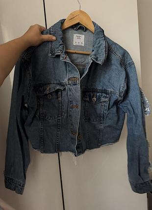 Джинсовка з бахромою bershka