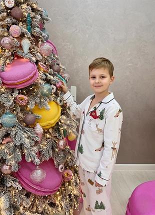 Новогодняя фланелевая детская пижама для мальчика. праздничная пижама на пуговицах с елками