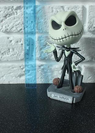 Коллекционная фигурка джек скеллингтон (jack skellington) из мультфильма «кошмар перед серебром»