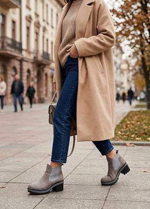 Ботинки челси на платформе и устойчивом каблуке от бренда alba moda.