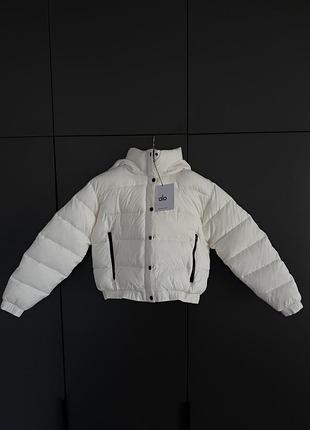 Жіноча куртка alo yoga aspen love puffer колір слонова кістка
