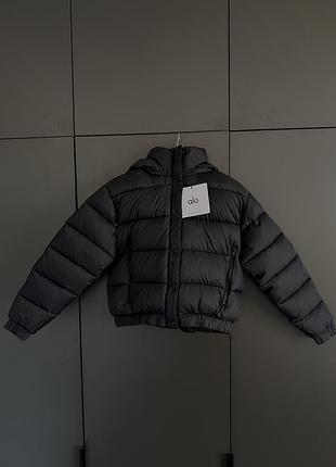 Жіноча куртка alo yoga aspen love puffer чорна