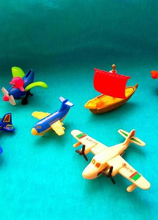 Ігровий набір kinder surprise транспорт різнокольоровий