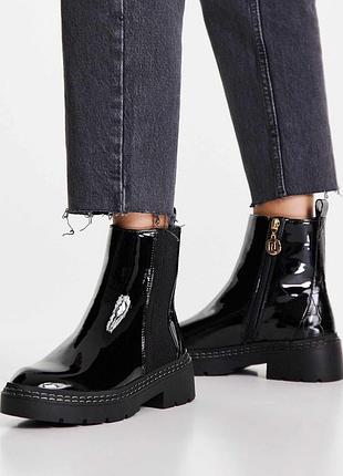 River island — чорні лаковані черевики на масивній підошві