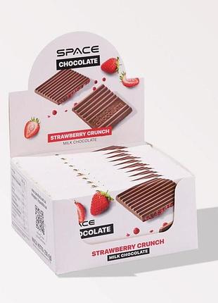 Блок молочного шоколада spacefood space chocolate strawberry crunch, 10*25 грамм - клубника