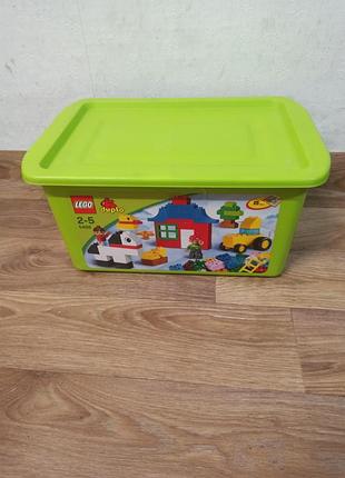 Конструктор lego duplo farm building set набір фермерских построек, що зберігається у великій зеленій пластиковій коробці з кришкою