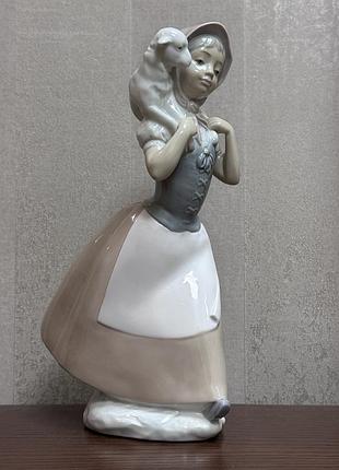 Порцелянова статуетка nao (by lladro) «іграє пастушка».