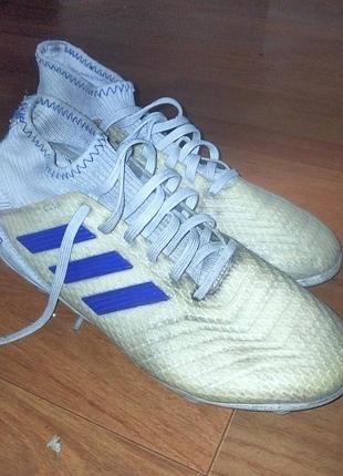 Бутси чоловічі adidas білі з синіми смужками