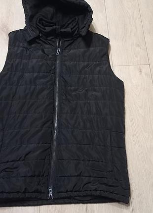 Чоловіча жилетка чорна стьобана з капюшоном, розмір 54-56 (4xl)