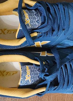 Майже нові бігові кросівки xtep 41 розмір