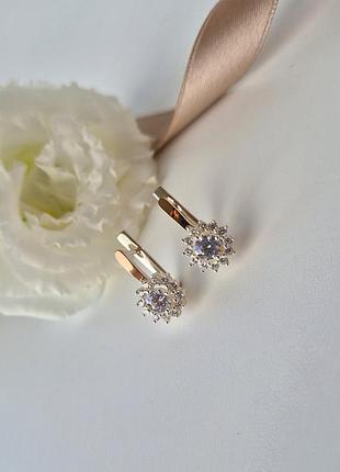 Серебряные сережки серьги с золотой пластиной цветок с белыми камнями серебро 925 пробы золото 375 509с 4,03г