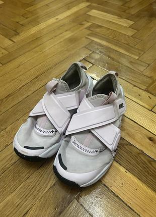 Кросівки nike світло-рожеві