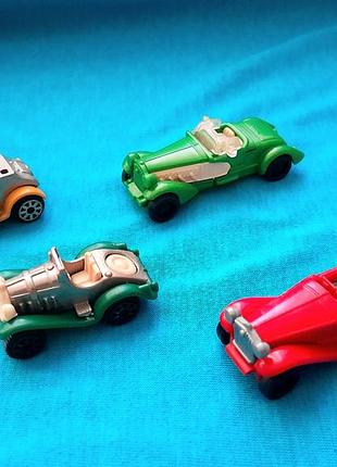 Модельки машинок kinder surprise, різнокольорові, маленькі, пластик