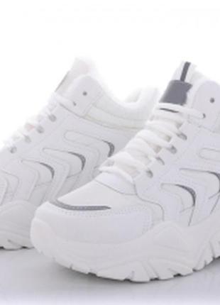 Зимние кроссовки белые и черные