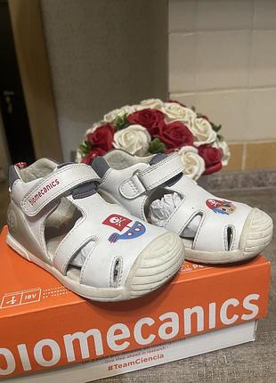 Круті дитячі сандалі biomecanics 25 розмір 2