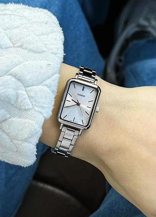 Жіночий годинник casio ltp-v009d-7e з мінеральним склом та сріблястим браслетом 2