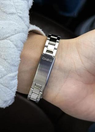 Жіночий годинник casio ltp-v009d-7e з мінеральним склом та сріблястим браслетом 4