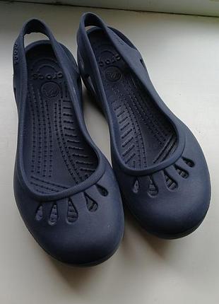 Жіночі балетки crocs темно-синього кольору, розмір 35 (w6), довжина устілки 22,5-23 см