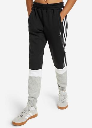 Класні спортивні штани джогери adidas оригінал р.140