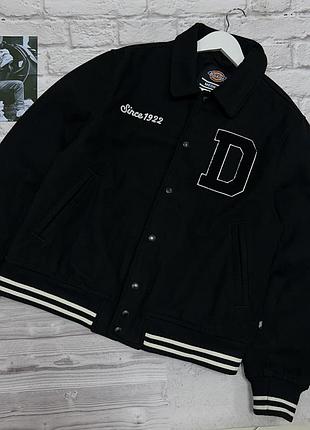 Чоловіча куртка-бомбер dickies west vale varsity jacket чорна оригінал коуч класичний з коміром великим логотипом бу m-l  повсякденна скейтерська