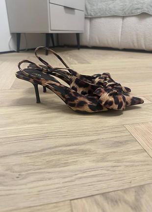 Туфлі zara леопардові 40р 9