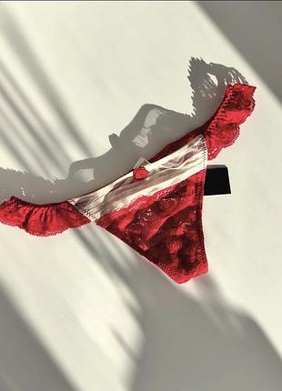 Трусики стрінги жіночі intimissimi червоні з мереживом