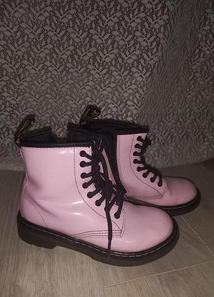 Оригінальні лаковані черевики dr. martens (рожеві)