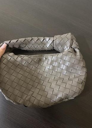 Сумка жіноча bottega veneta the pouch сіра шкіряна