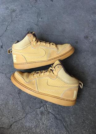 Кросівки для підлітків nike court borough mid коричневі, розмір 38.5 ботинки