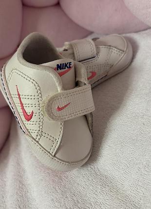 Пінетки для дівчаток nike білі з рожевим 2