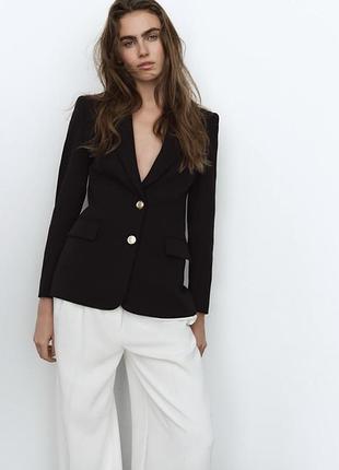 Жакет жіночий zara чорний із золотистими ґудзиками xs