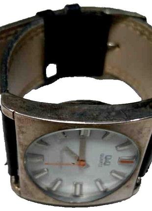 Наручные часы б/у q&q quartz