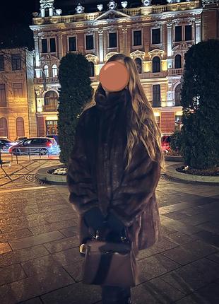 Норкова шуба кольору гіркий шоколад