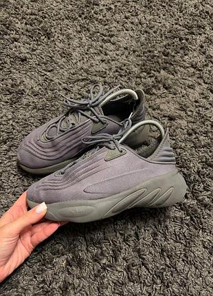 Оригінальні кросівки adidas