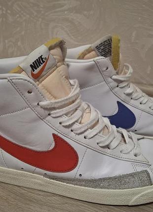 Кросівки чоловічі nike білі з червоним та синім 42,5