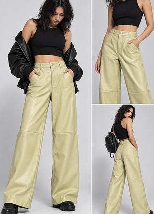 Брюки широкие плаццо из эко кожи prettylittlething