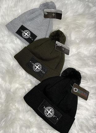 Шапка с вышивкой stone island (бумбон) на флисе