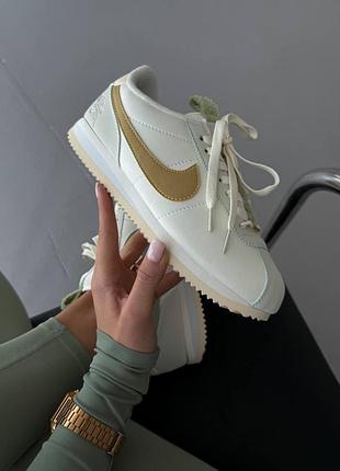 Nike cortez wildflowers sail / medium olive | кремові жіночі кросівки з золотим свішем | 37, 38